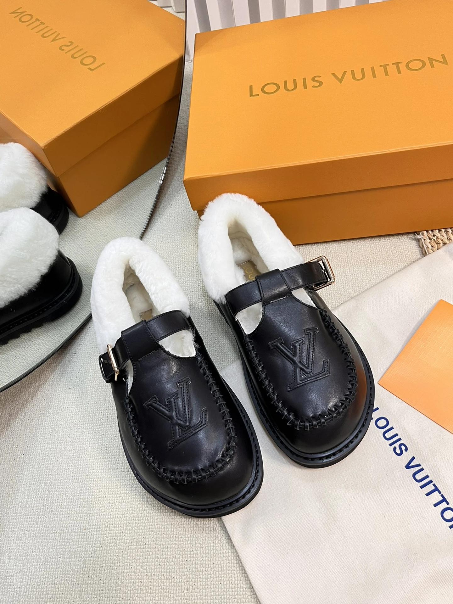 Louis Vuitton Slippers — cf98798d