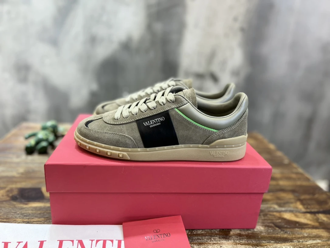 Valentino Sneakers — cbba07fe