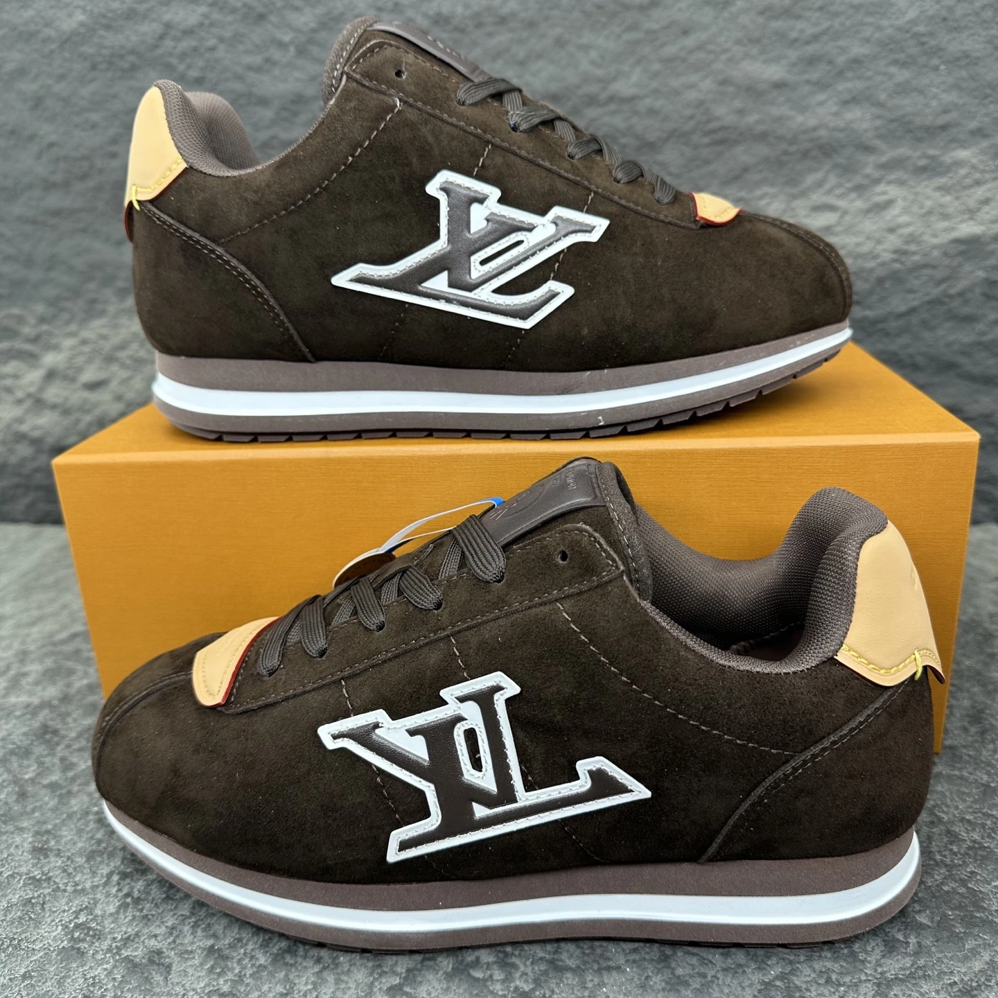 Louis Vuitton Sneakers — 5d9af75e