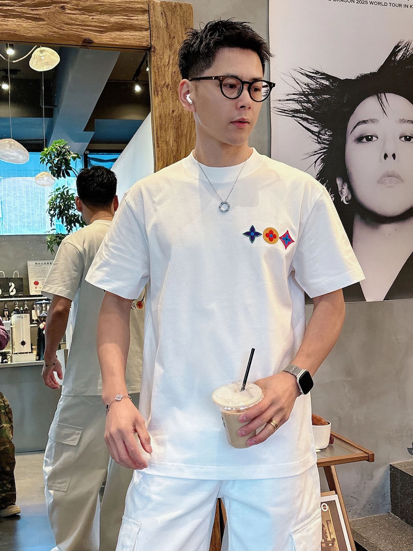 Louis Vuitton T-Shirt — 330f475a
