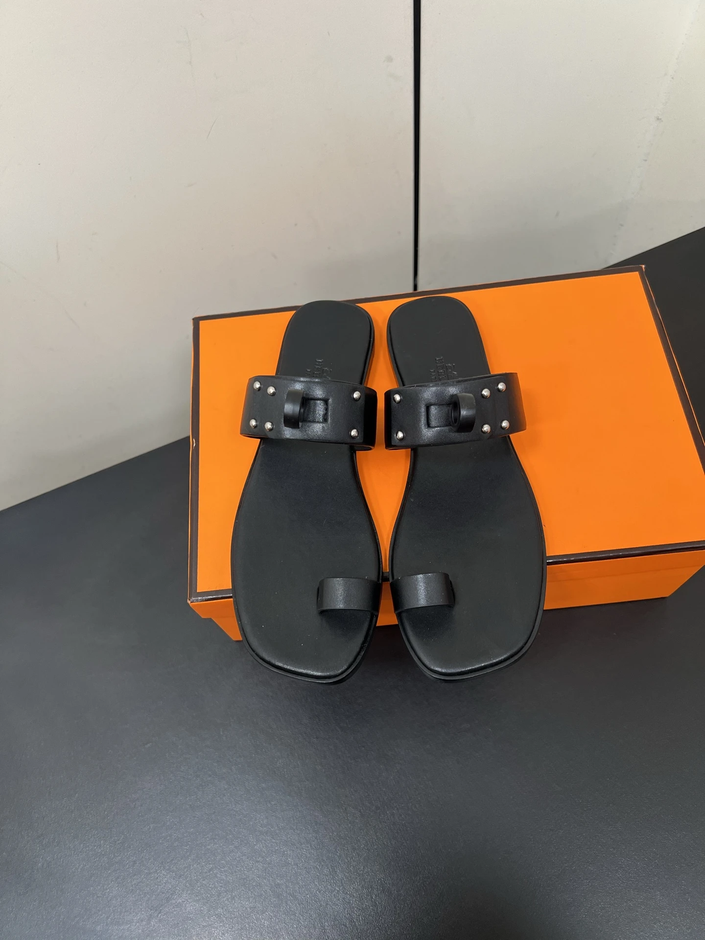 Hermès Slippers — 87bcf081