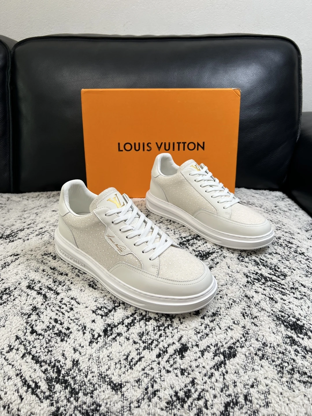 Louis Vuitton Sneakers — 977a2788