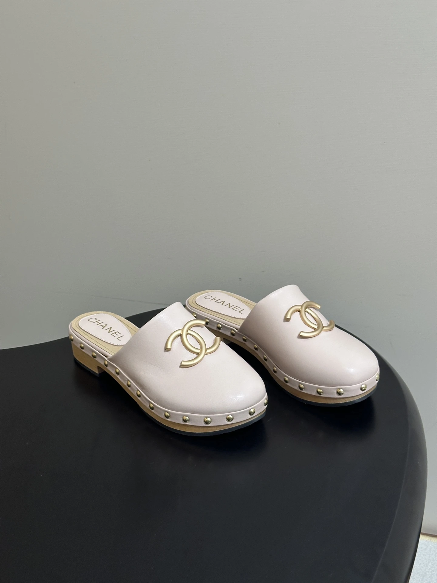 Chanel Slippers — d8f96322