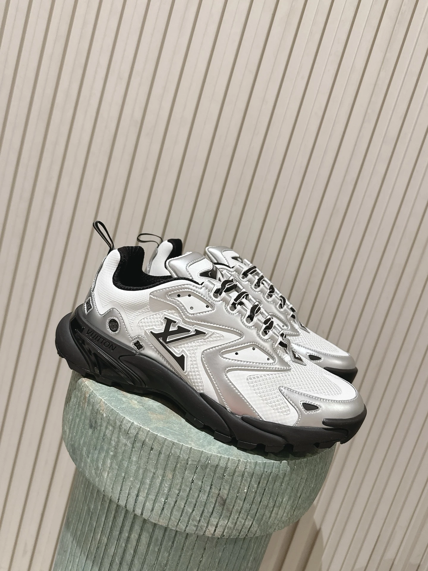 Louis Vuitton Sneakers — 83c072a4