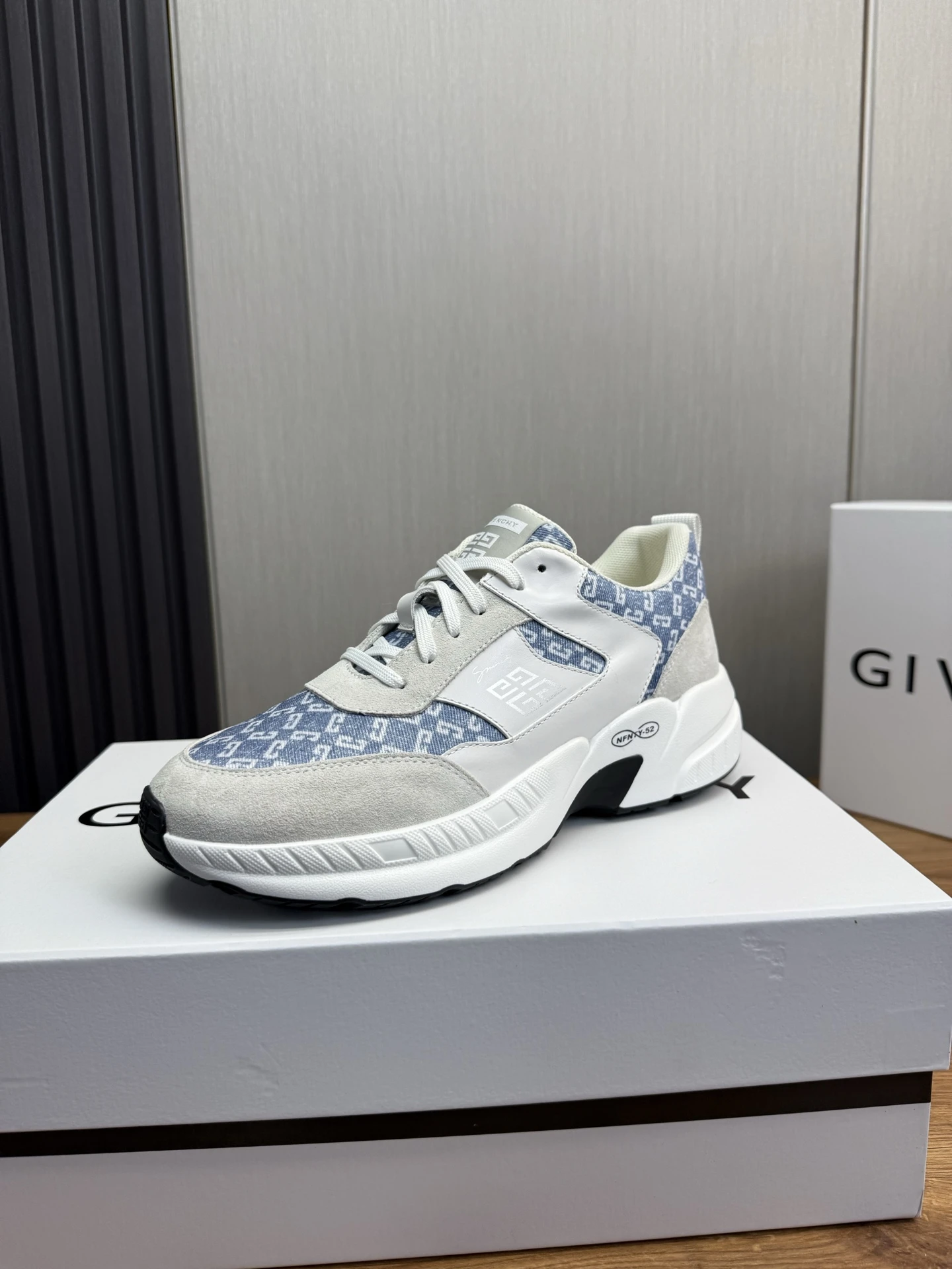 Givenchy Sneakers — 76a739dc