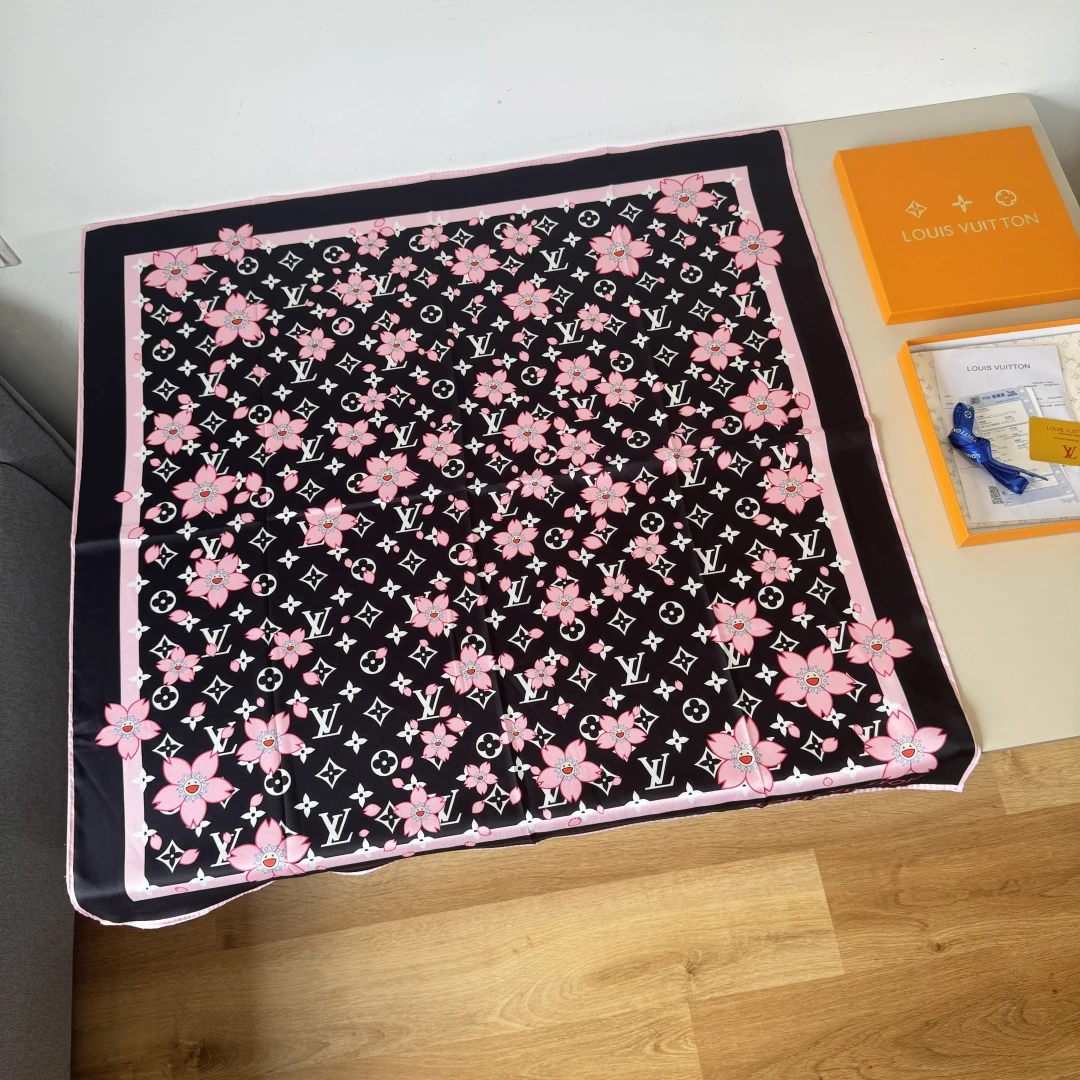 Louis Vuitton Scarves — d6e460a9
