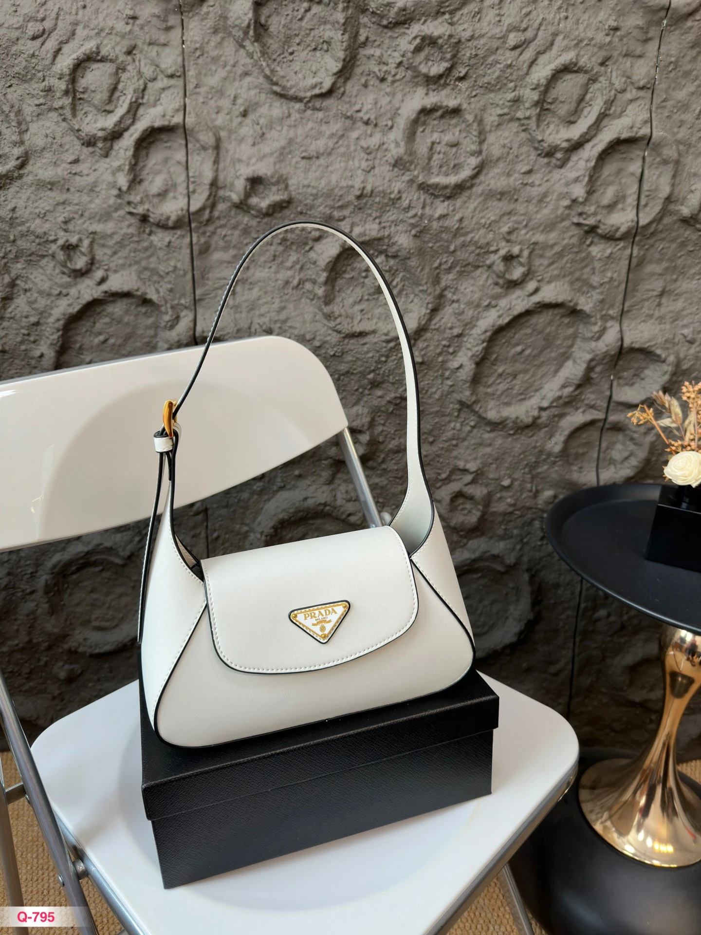 Prada Bag — 65565f28