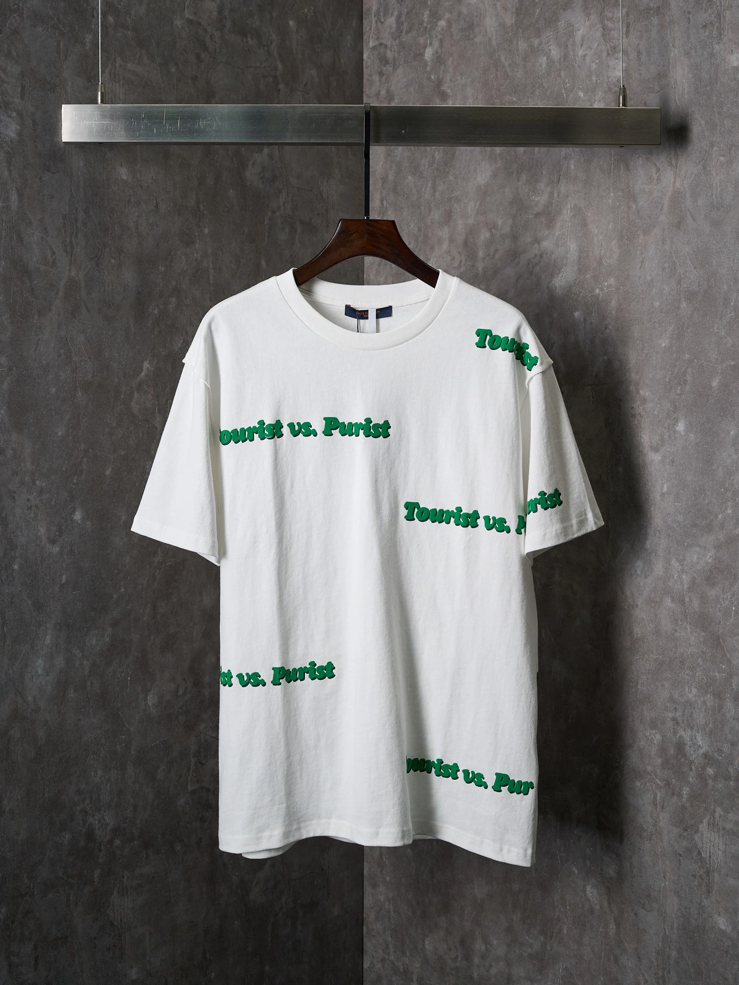 Louis Vuitton T-Shirt — 6399767d