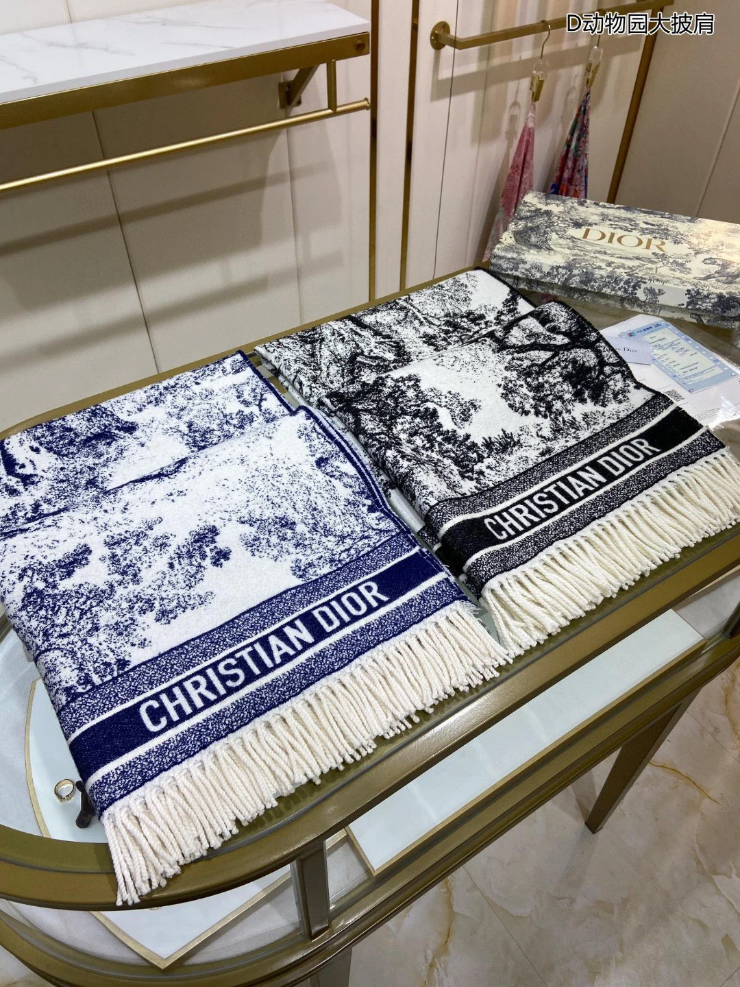 Scarves — 06fb52cb