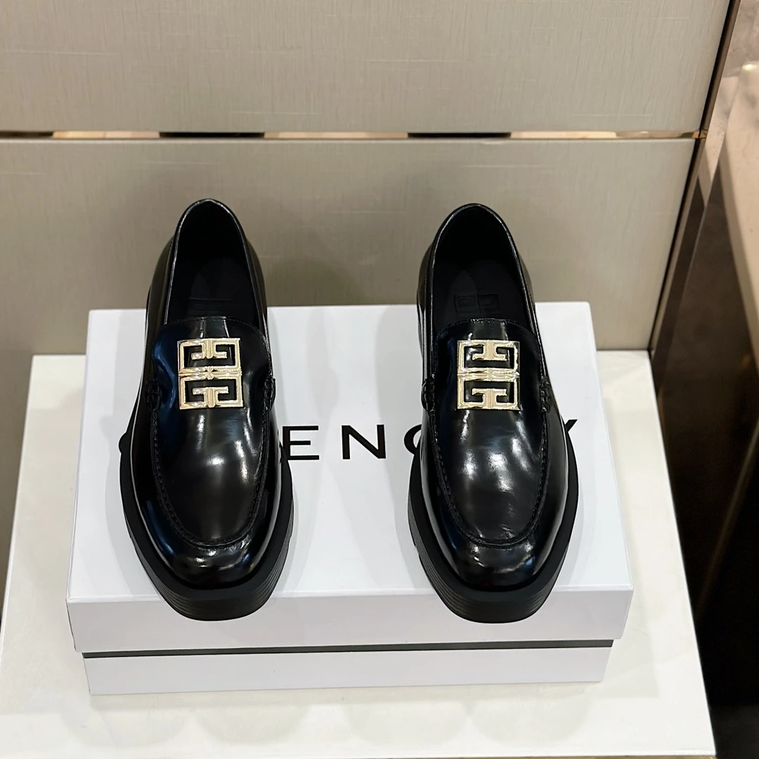 Givenchy Loafers — e4d9e6dc