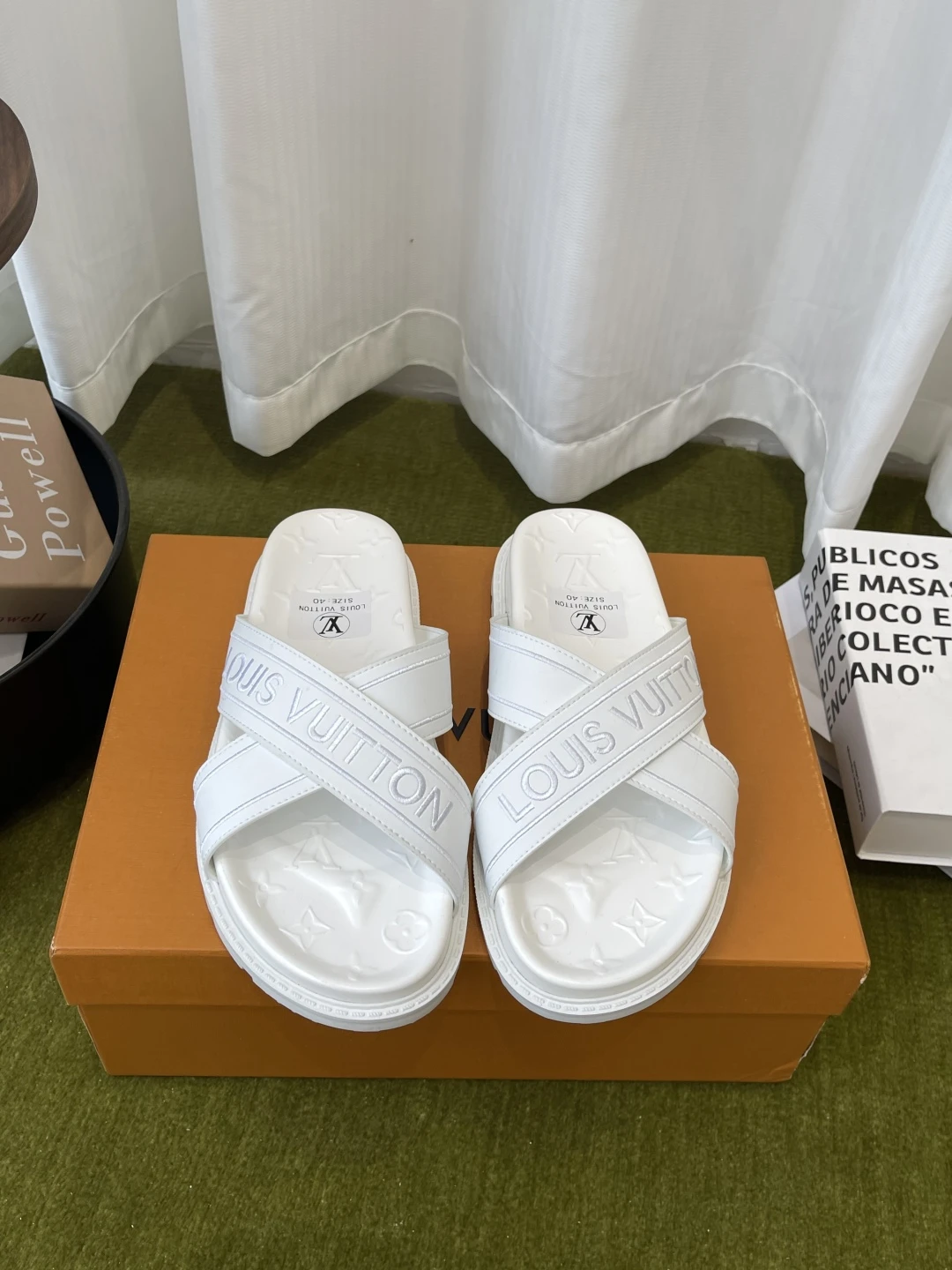 Louis Vuitton Slippers — 658d5509