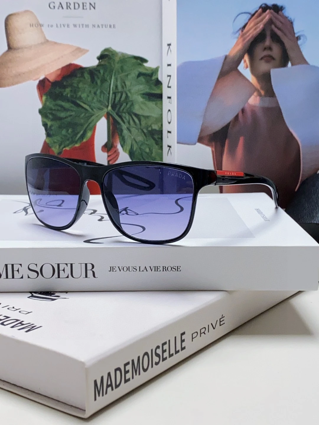 Prada Eyewear — 3d9b4544