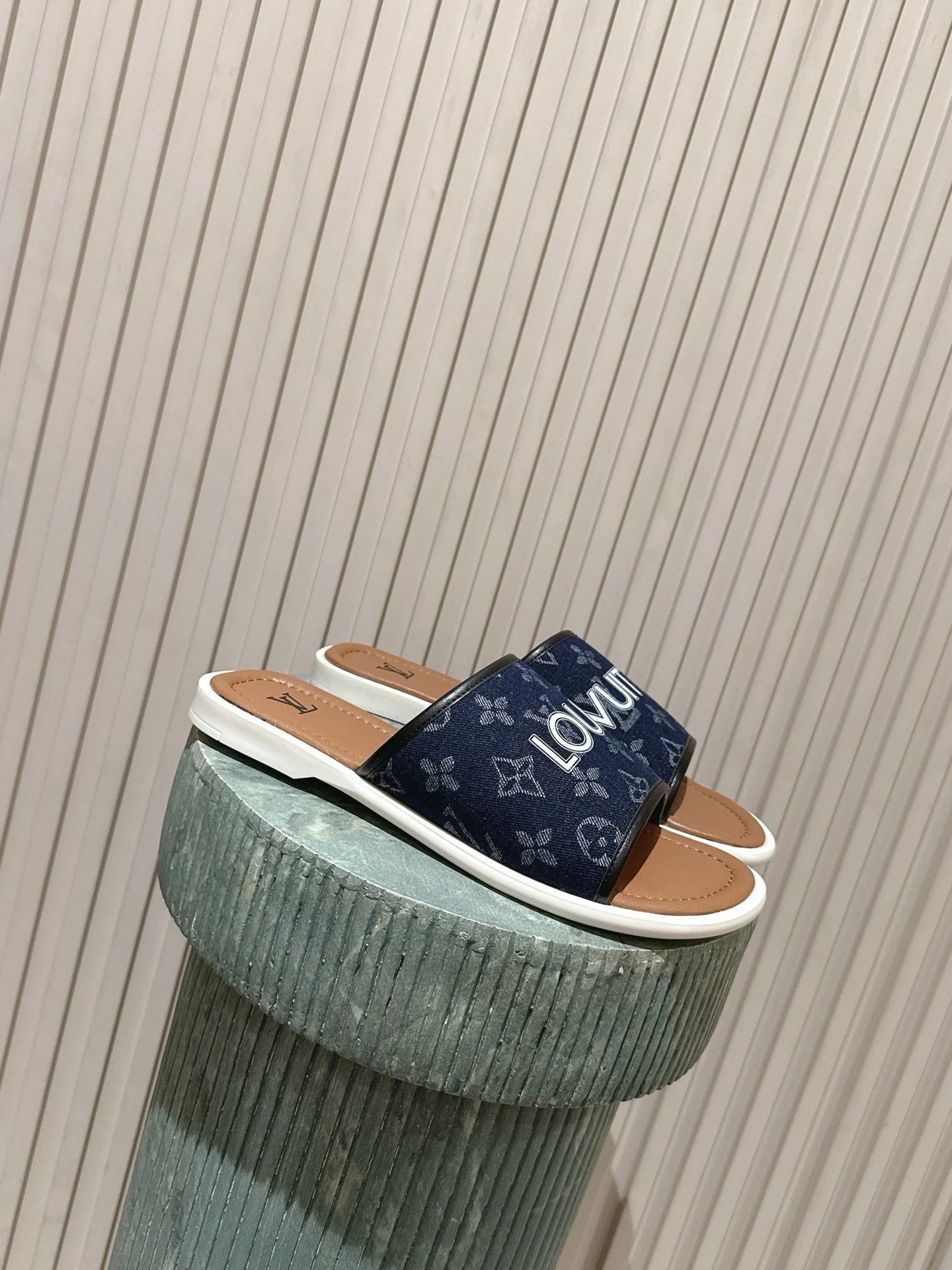 Louis Vuitton Slides — bb406bfe