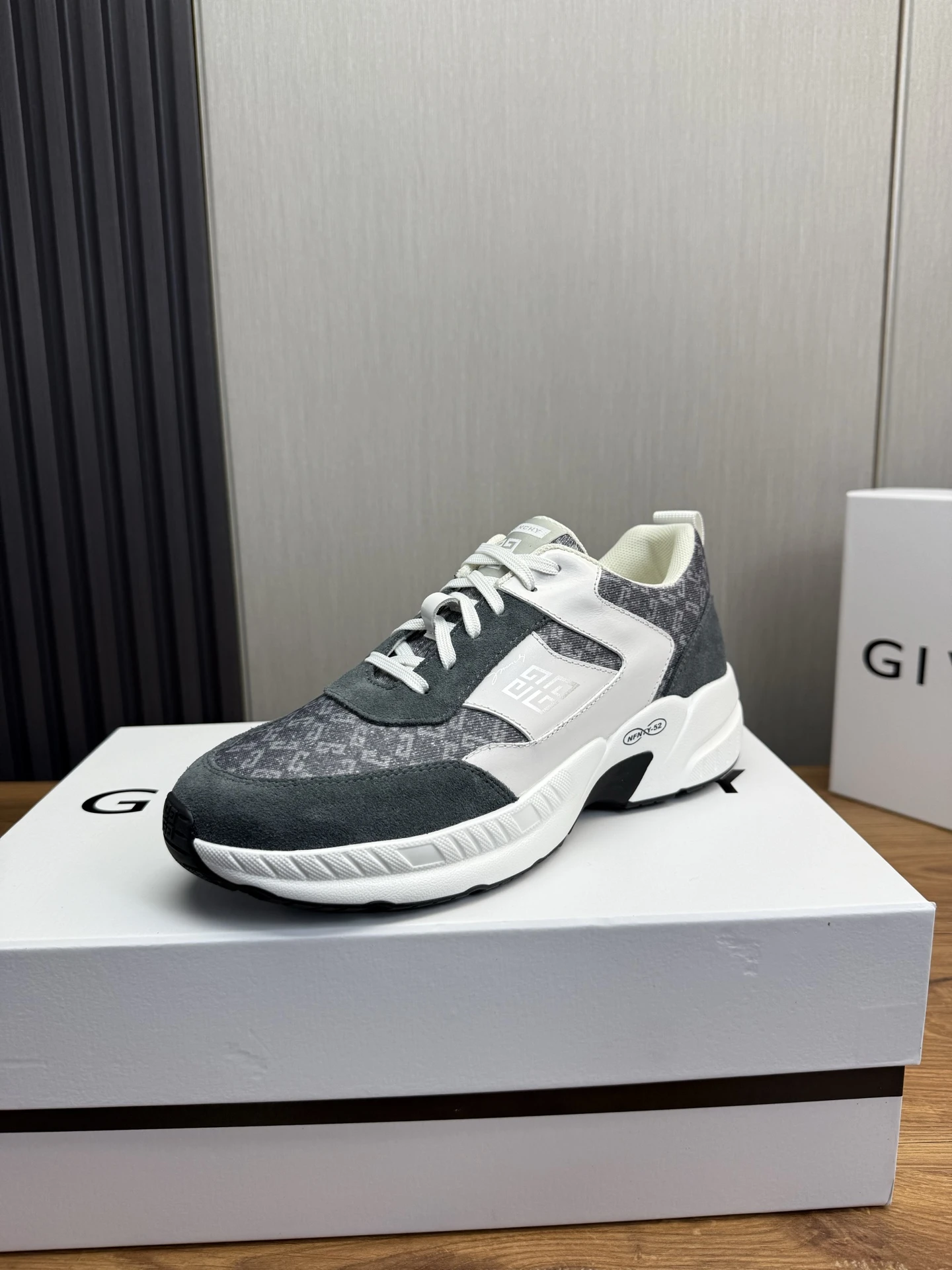 Givenchy Sneakers — 7aa3bdbb