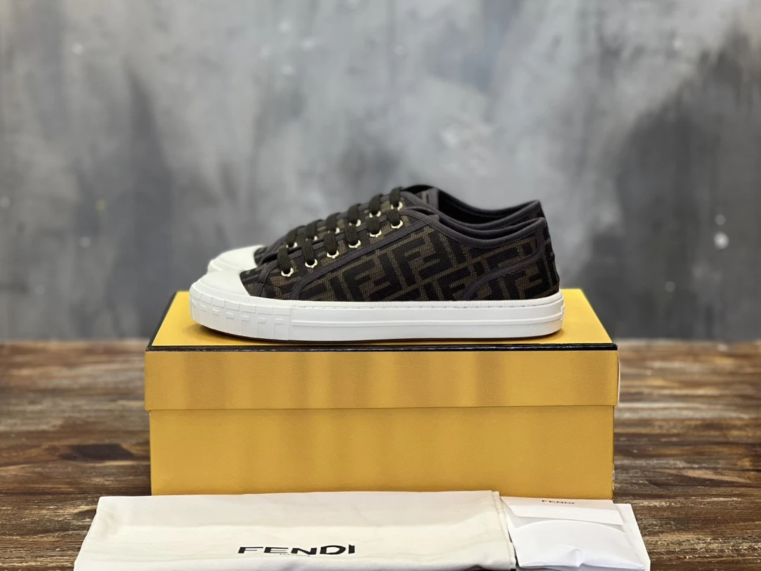 Fendi Sneakers — aec70c5d