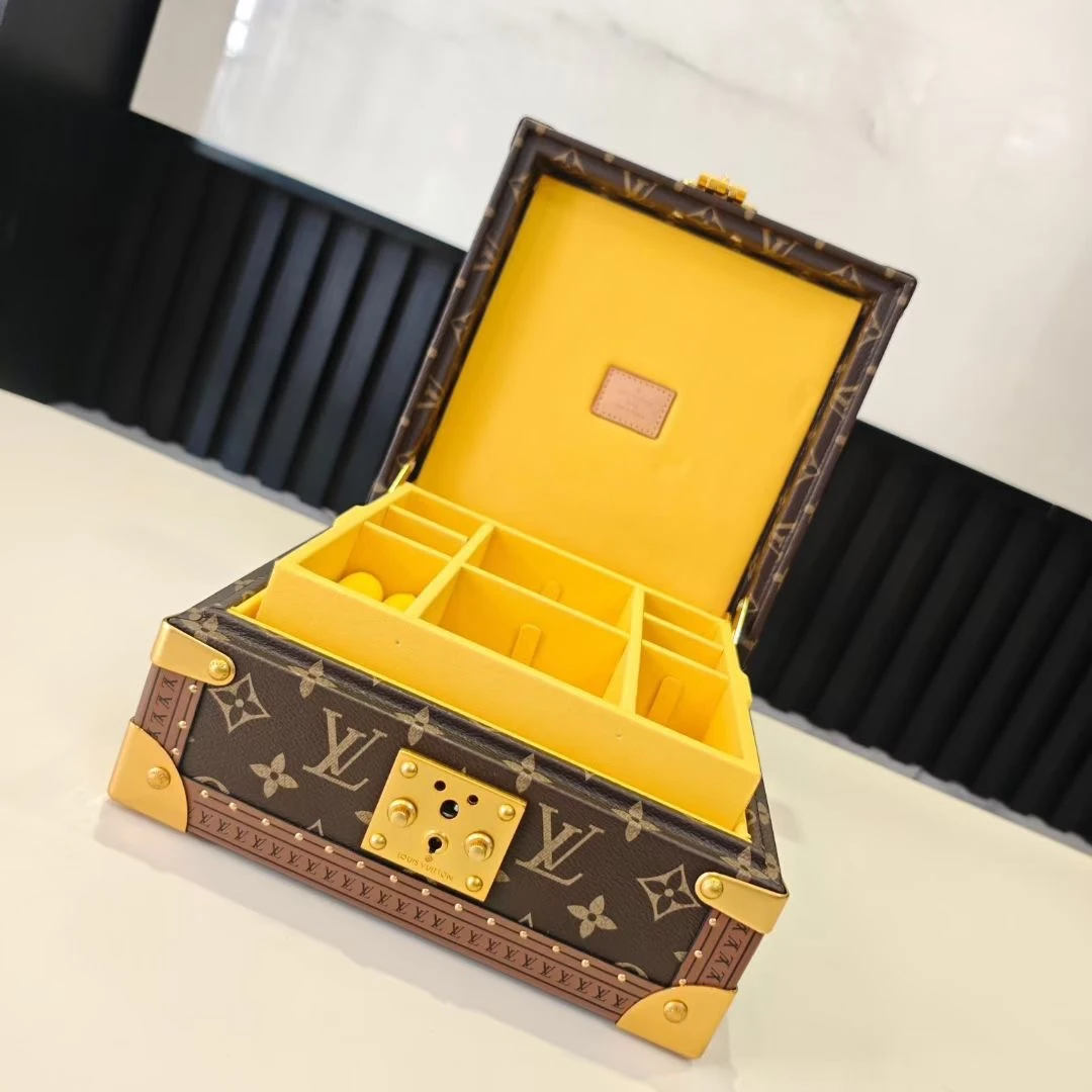 Luggage — 74c5de05