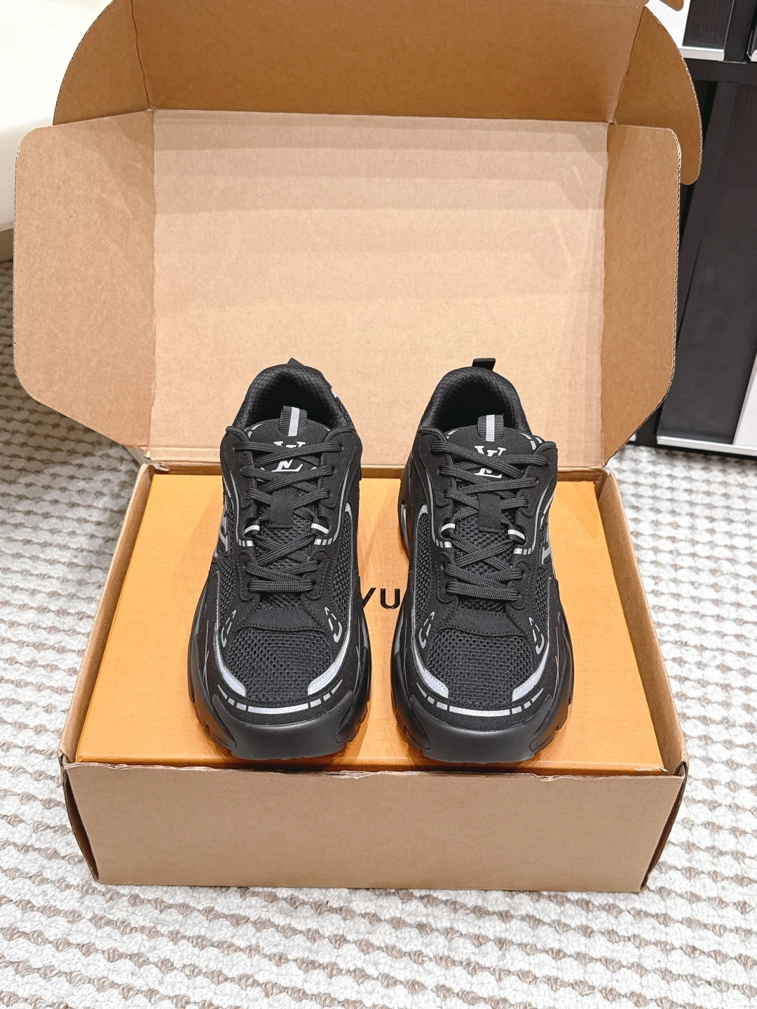 Louis Vuitton Sneakers — c7e57d05