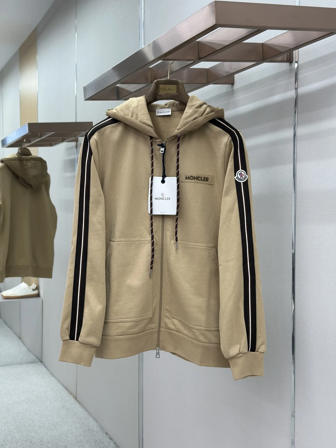 Moncler Sweatshirts — 6df70fac