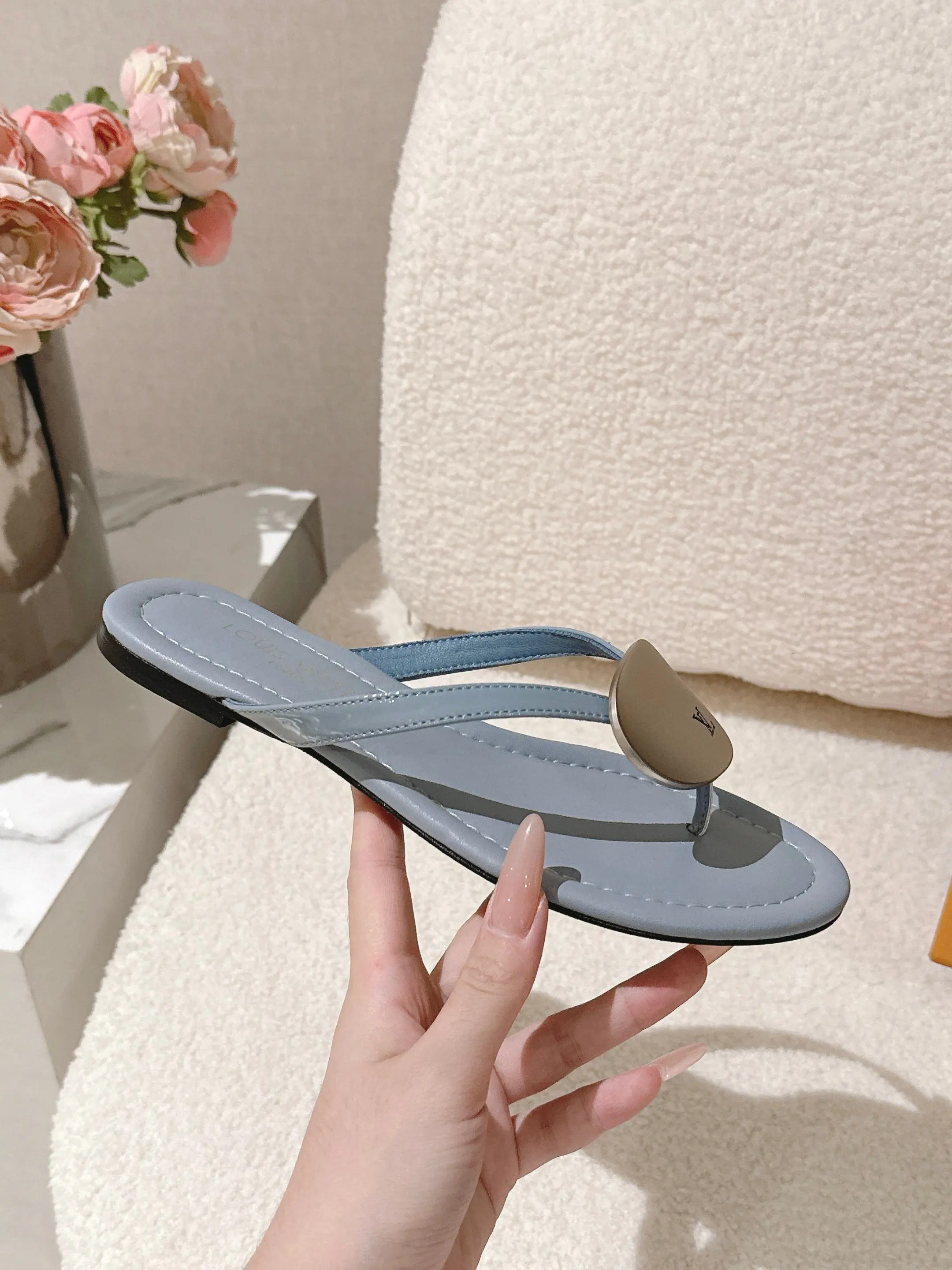 Louis Vuitton Slippers — 95b6fe79