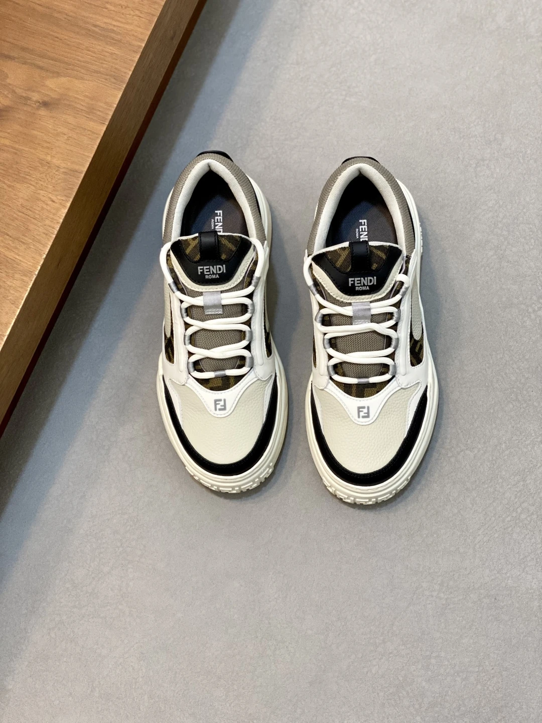 Fendi Sneakers — bb944954