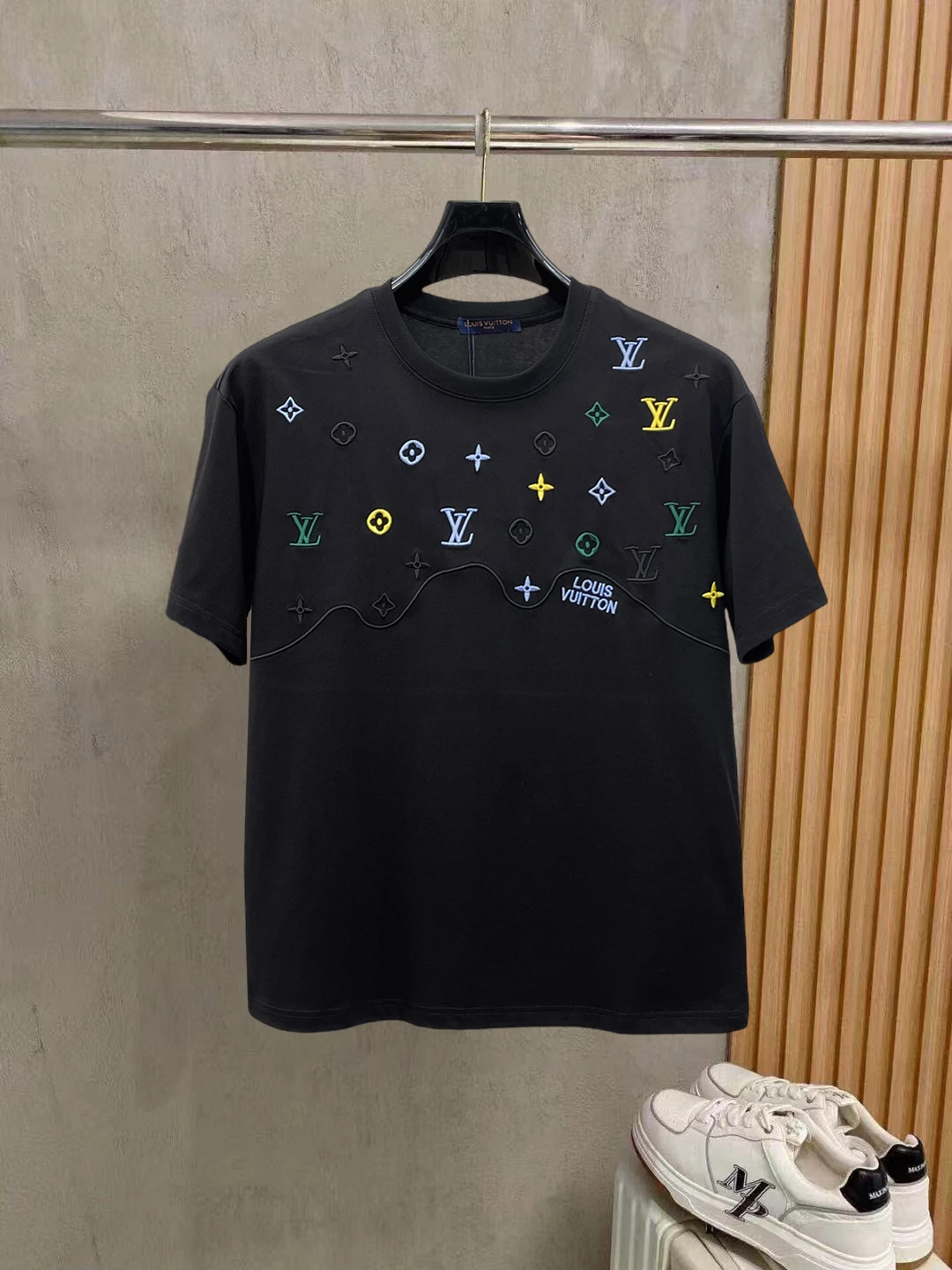 Louis Vuitton T-Shirt — f6e76eb6