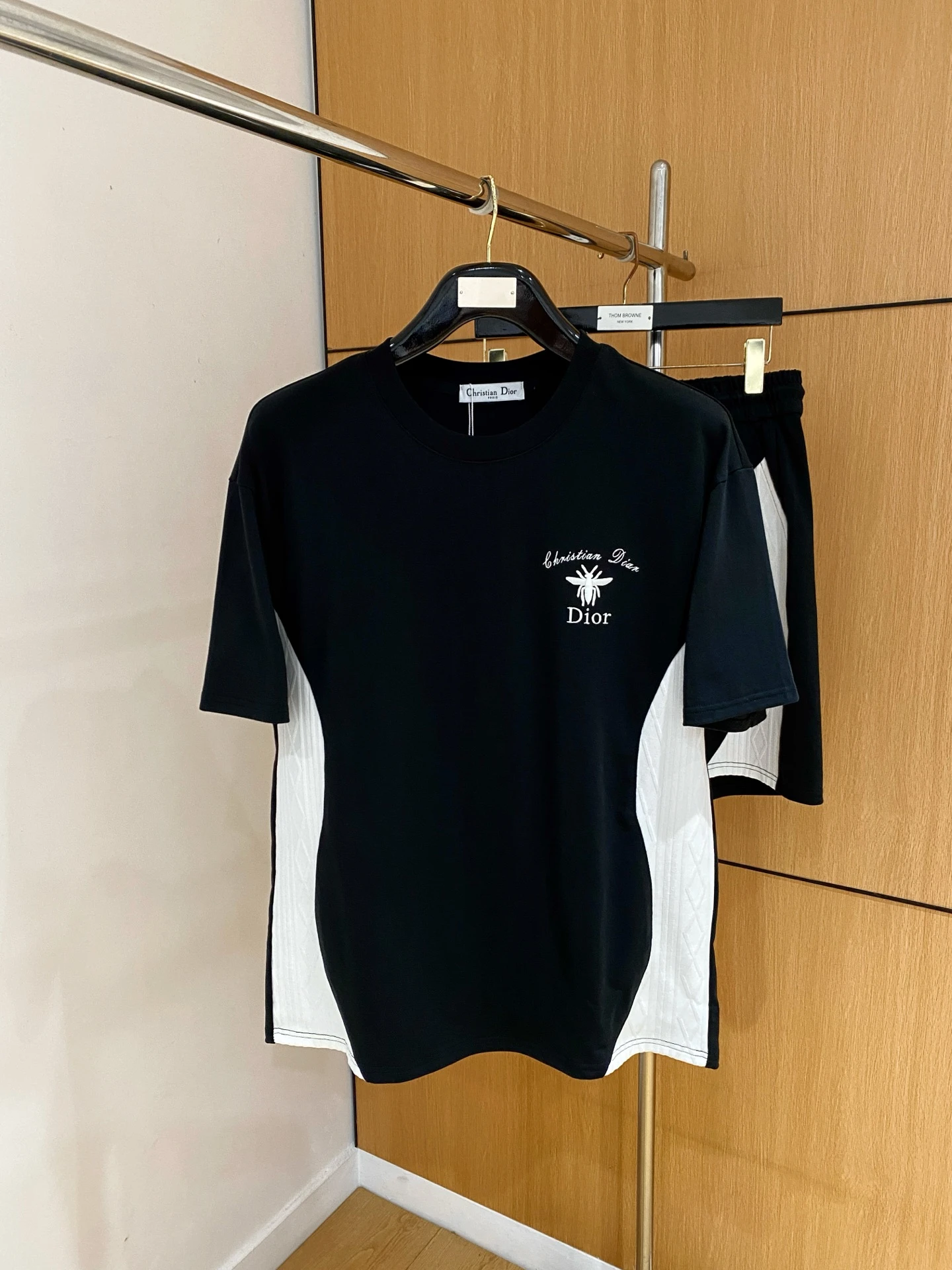 Dior T-Shirt — 5b7b3dee