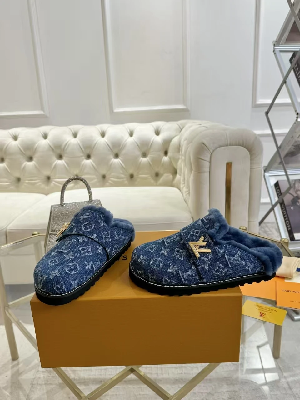 Louis Vuitton Slippers — 067c5ee9