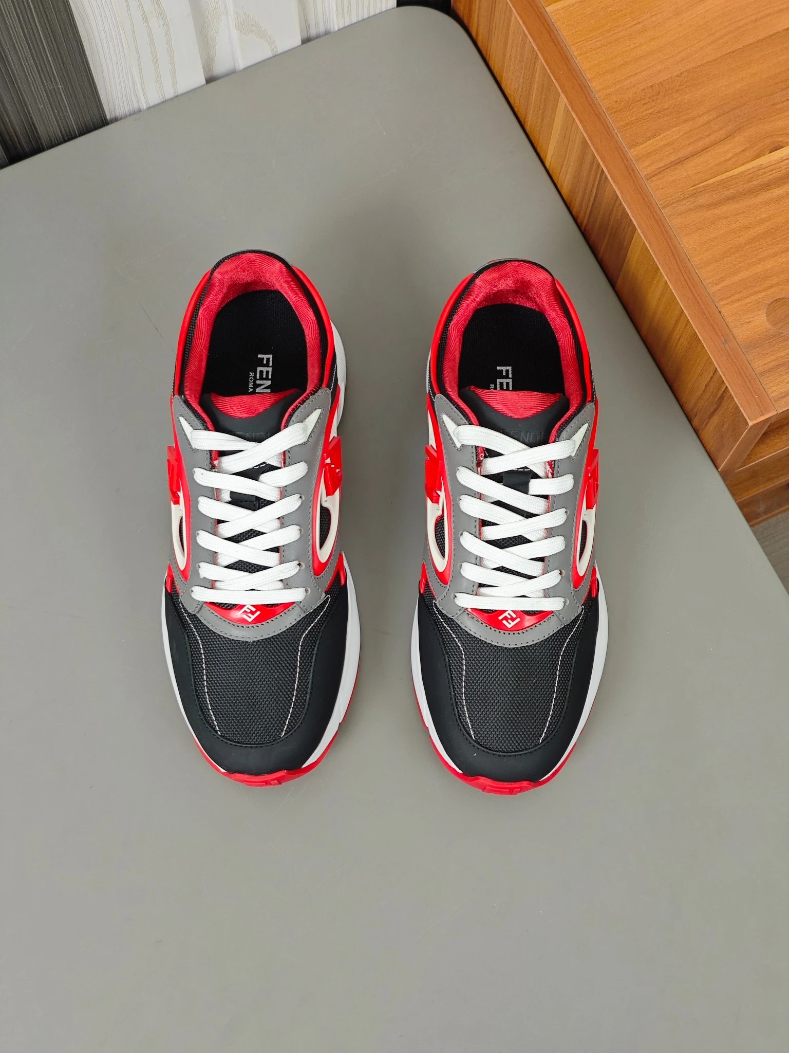 Fendi Sneakers — 44e70ff9
