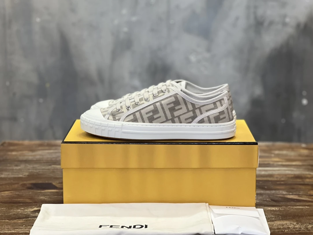 Fendi Sneakers — 57c56f84
