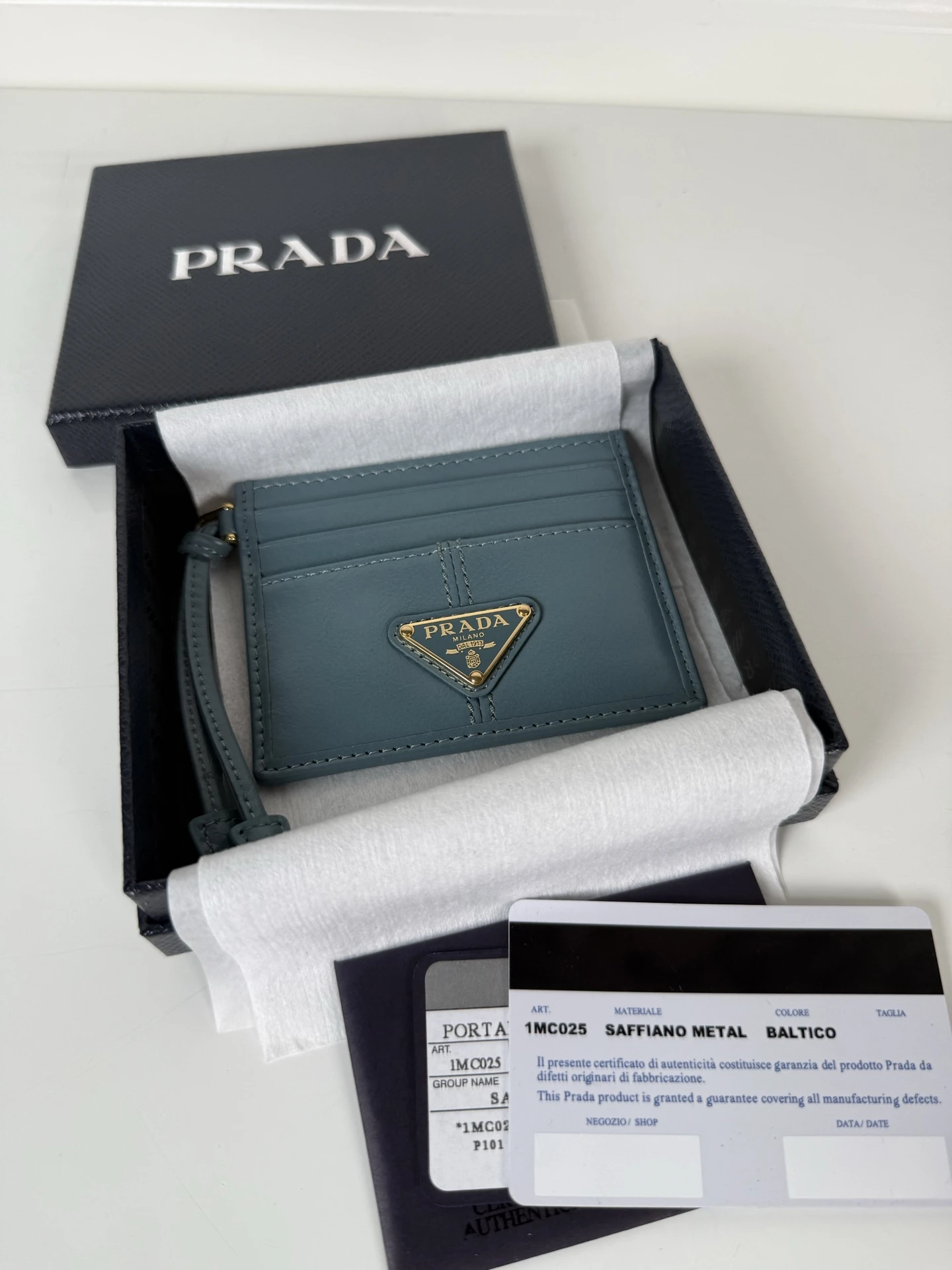 Cardholders — e6c6bf26
