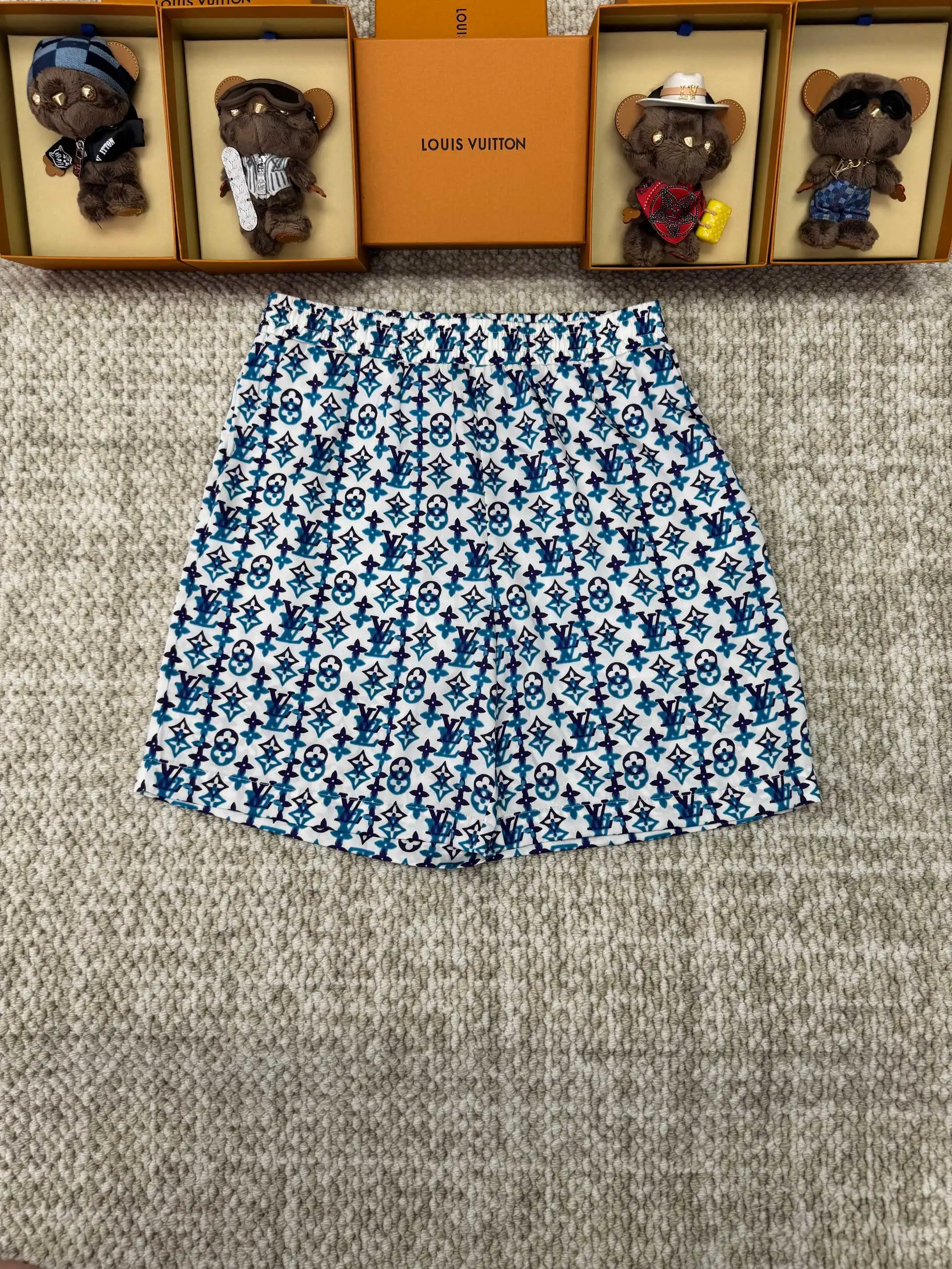 Louis Vuitton Shorts — 445808ba