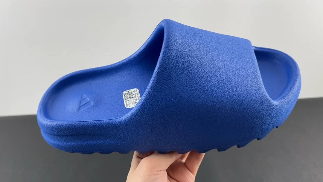 Adidas Slippers — 8106d53c
