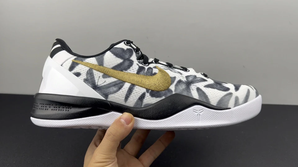 Sneakers — e4b6101d