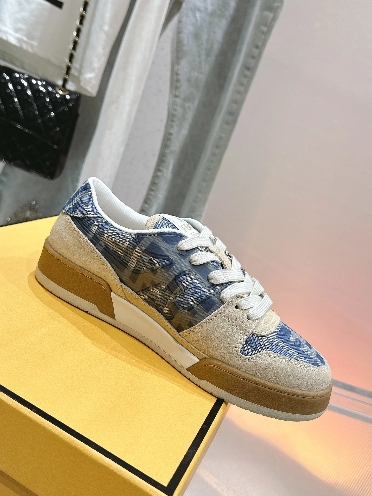 Fendi Sneakers — 3dec0610