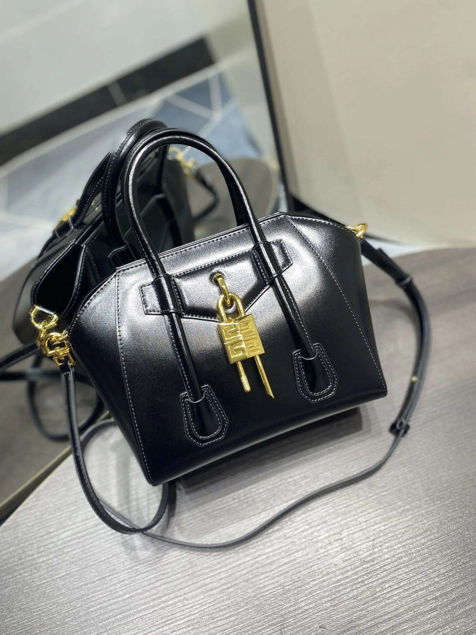 Givenchy Bag — 3dc56094