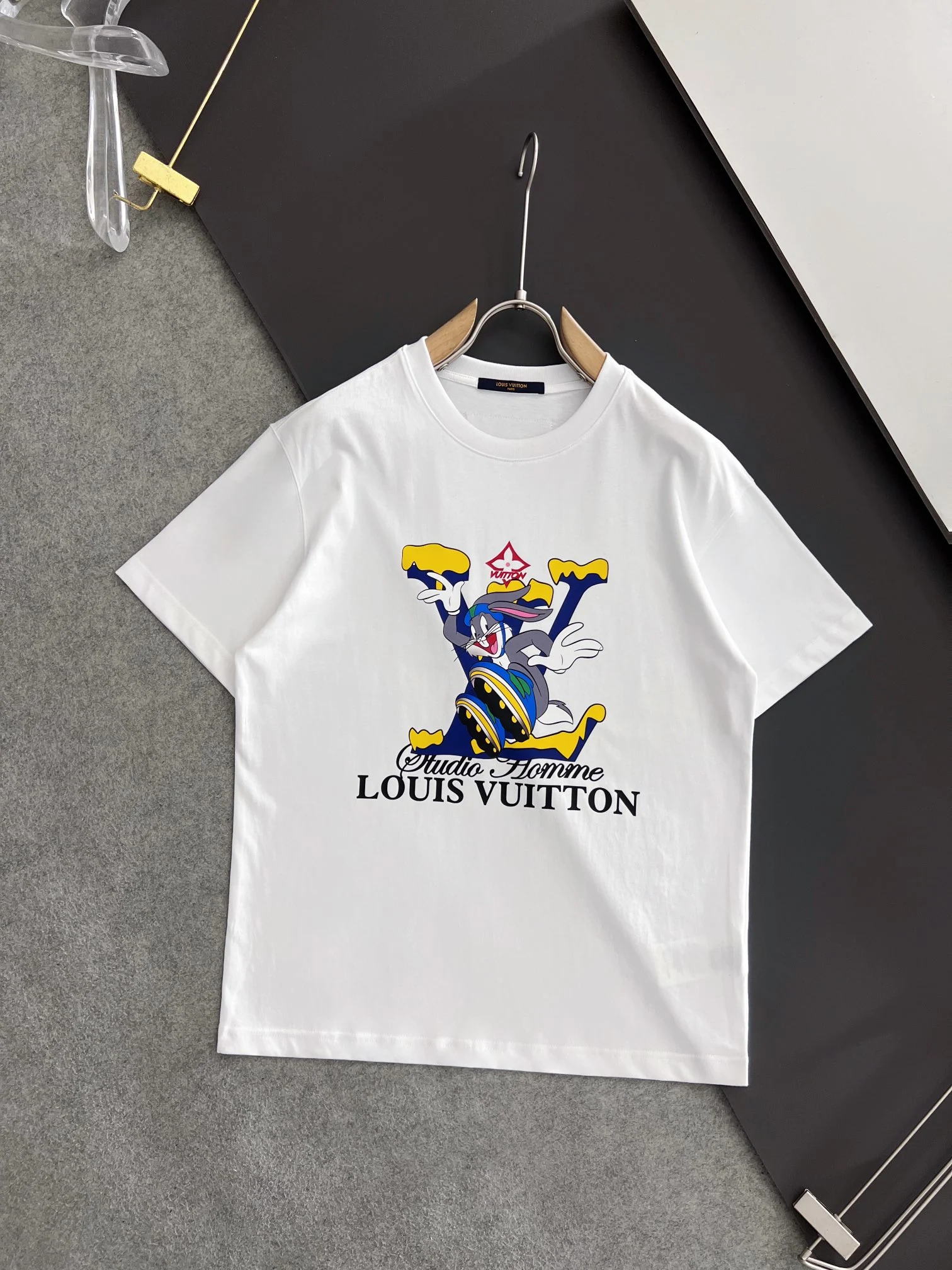 Louis Vuitton T-Shirt — e1337422
