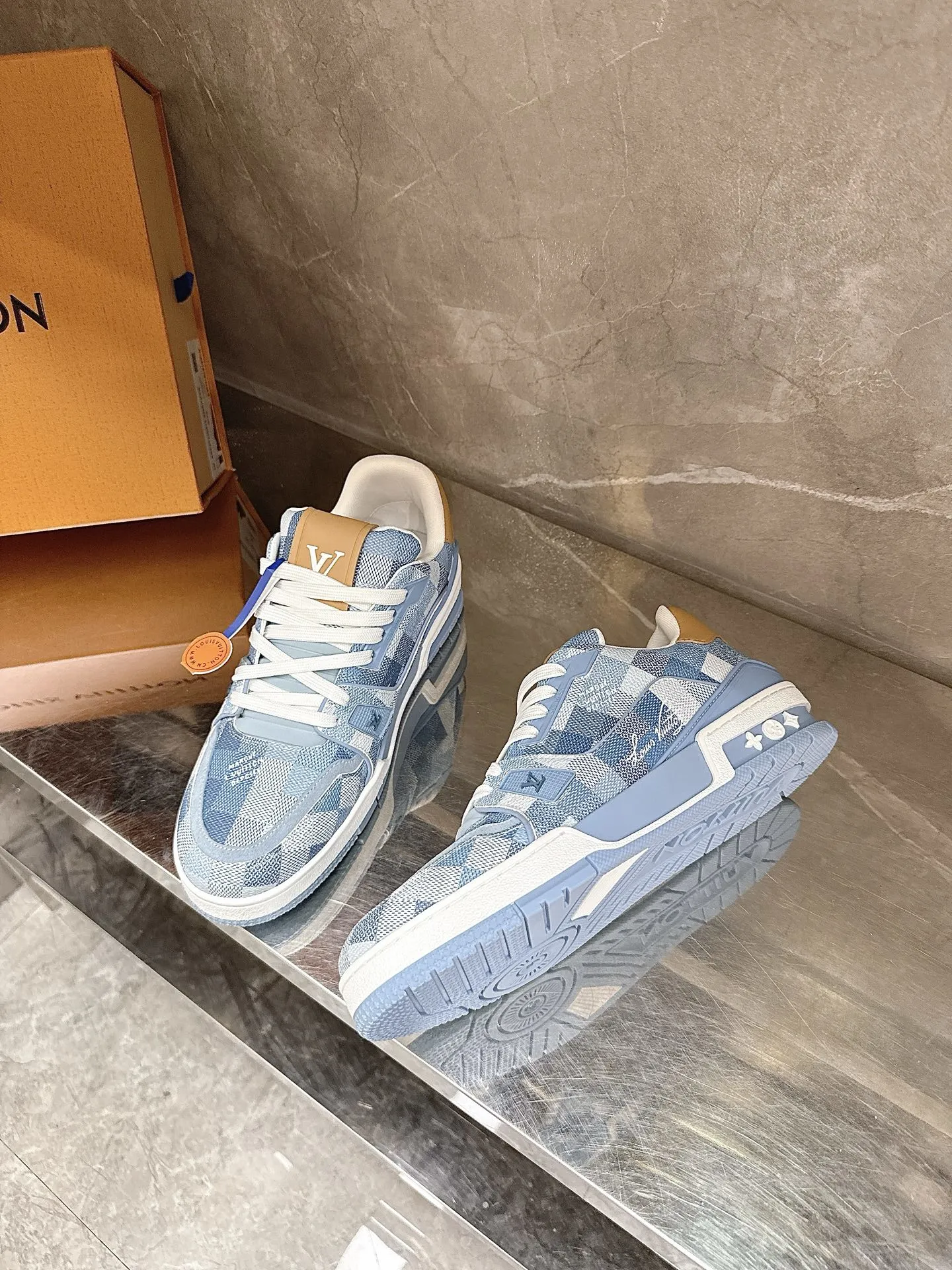 Louis Vuitton Sneakers — 628c8acc
