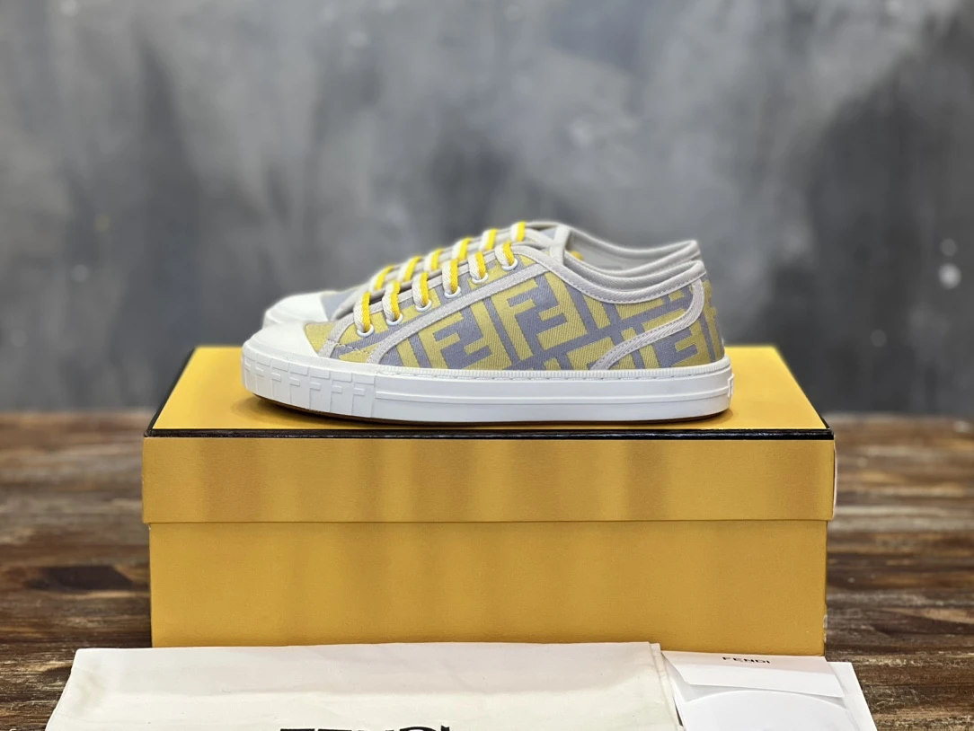 Fendi Sneakers — 980a0bee