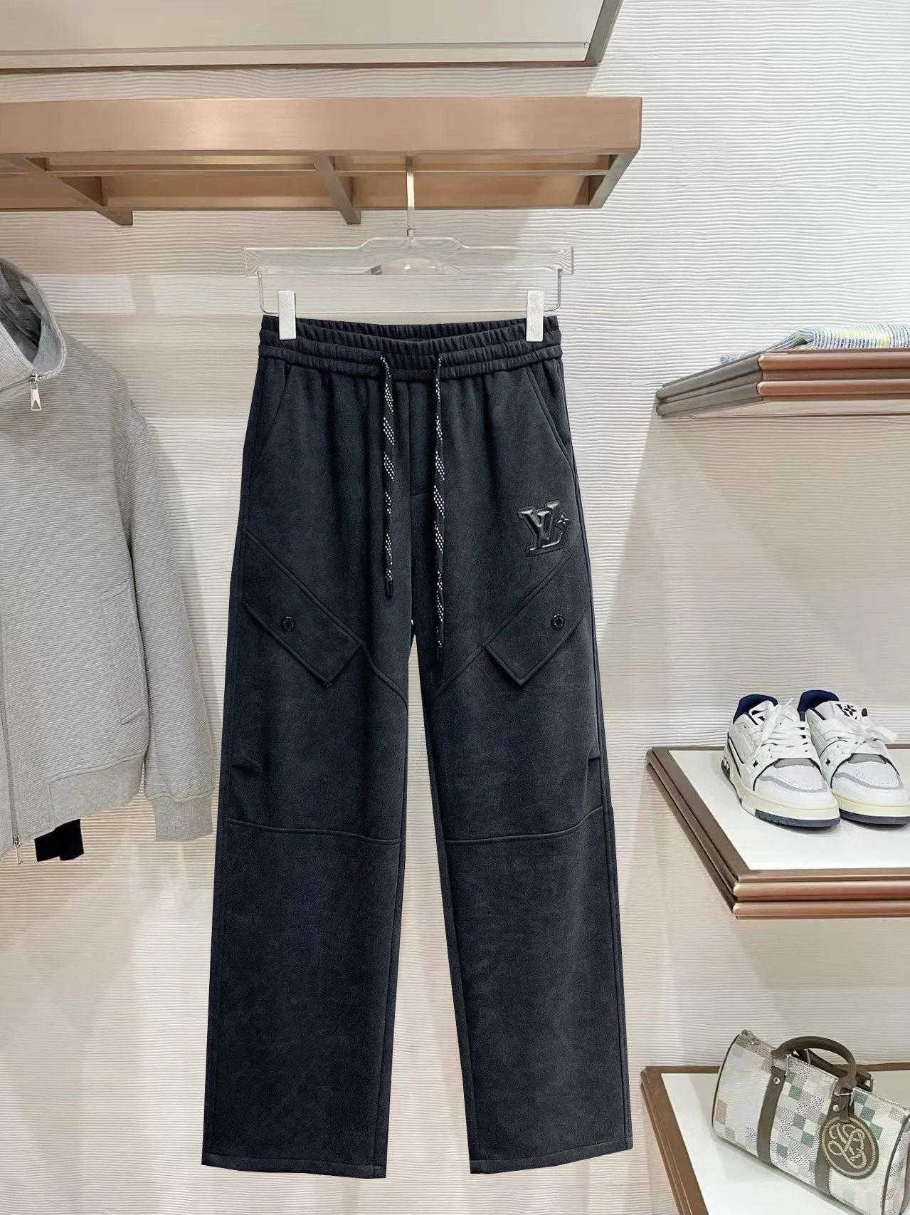 Louis Vuitton Trousers — 9ea38b1b