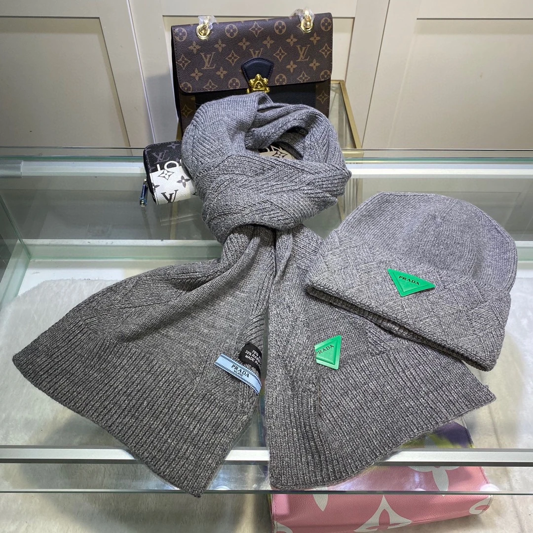 Prada Hat — d52181dd