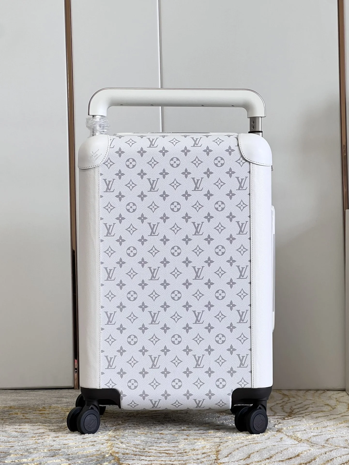Louis Vuitton Luggage — 240e029f
