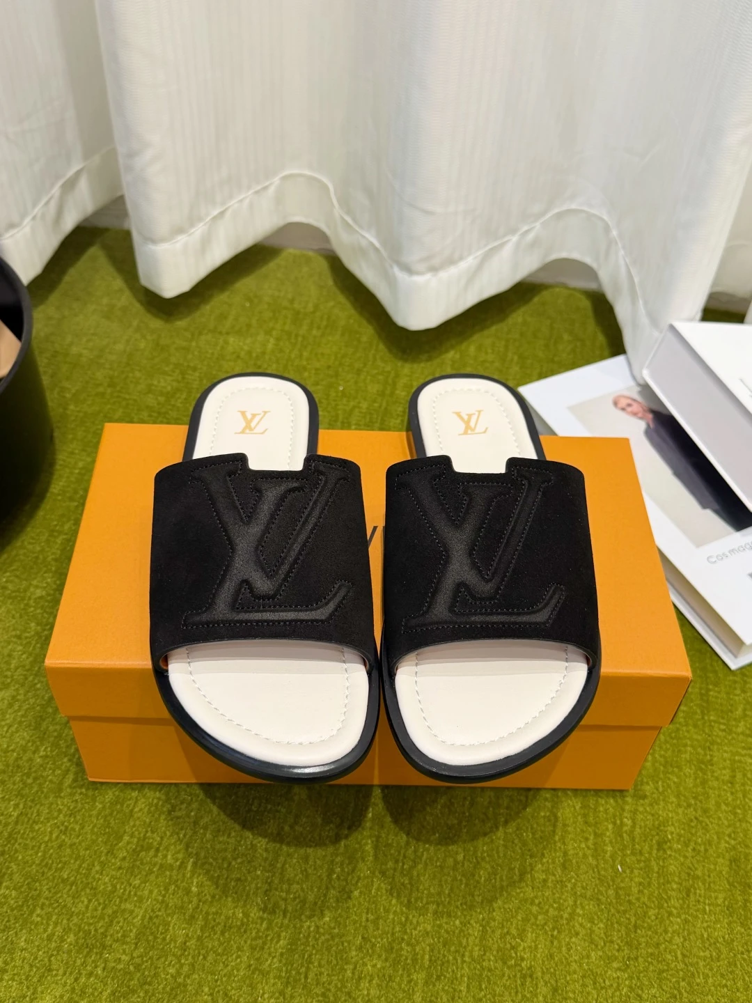 Louis Vuitton Slippers — 53a16fe9