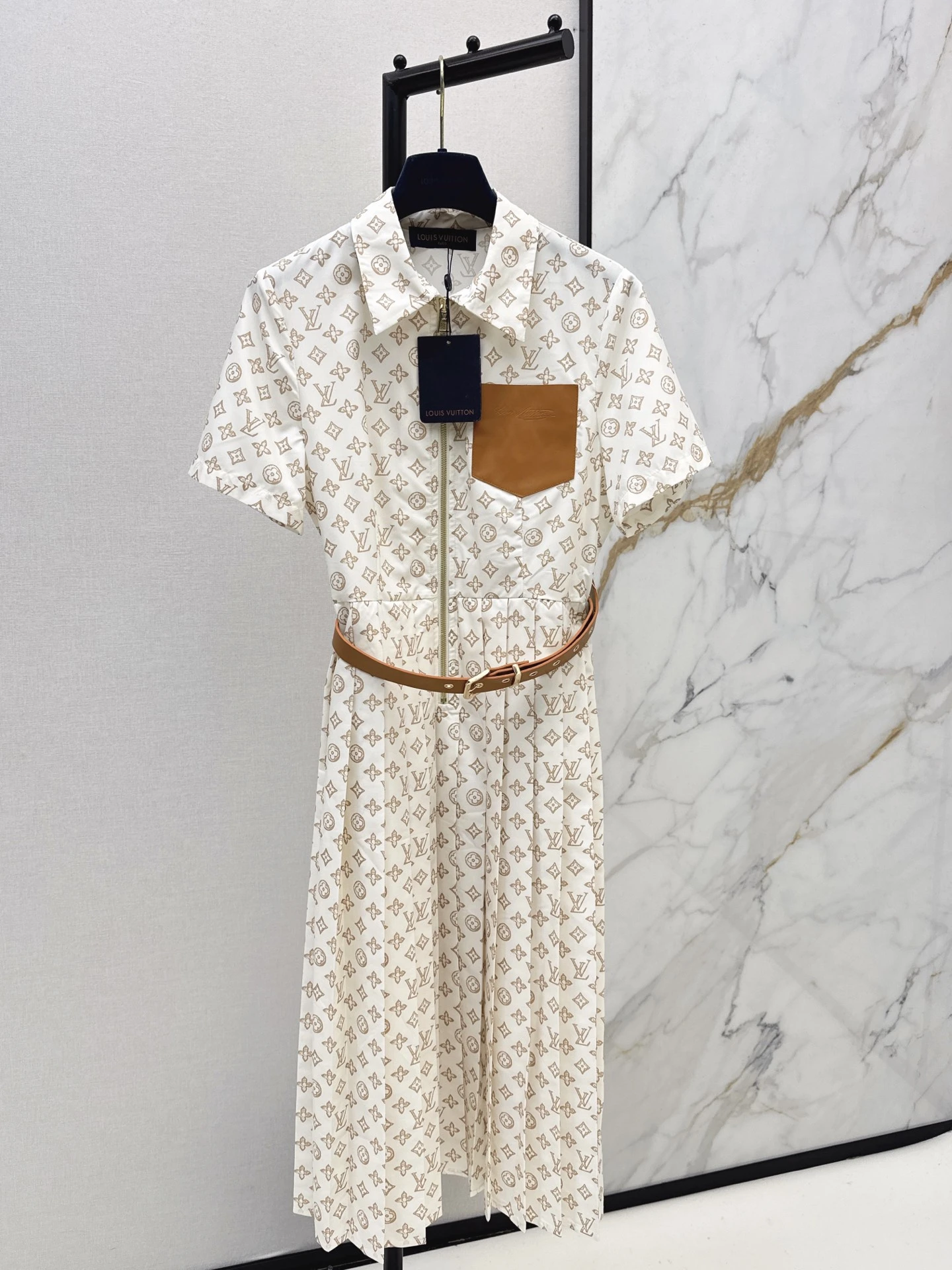 Dresses — 5724d6b0