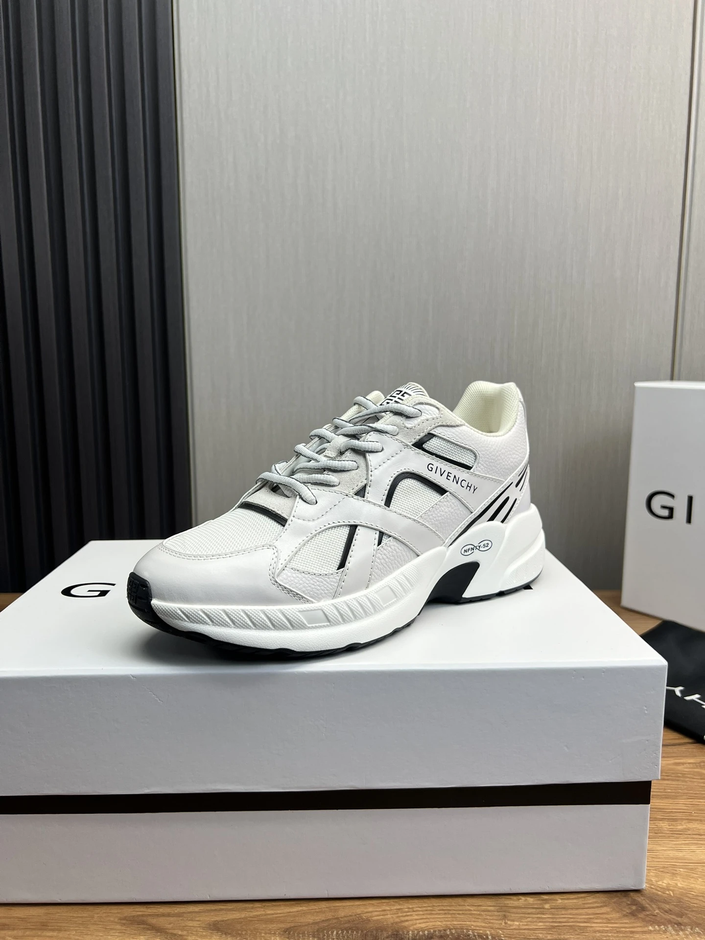 Givenchy Sneakers — e4287052