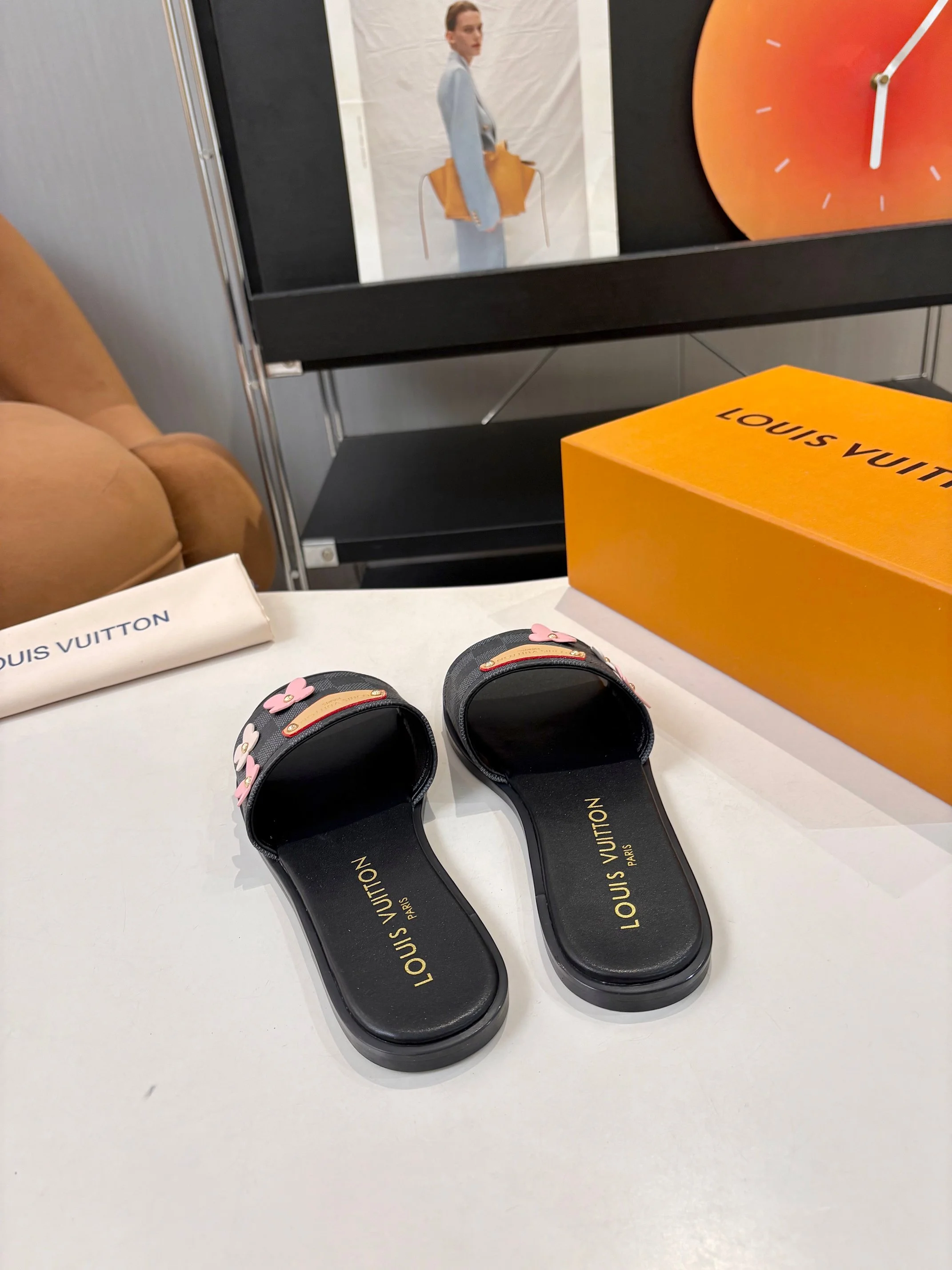 Louis Vuitton Slippers — c1d0d593
